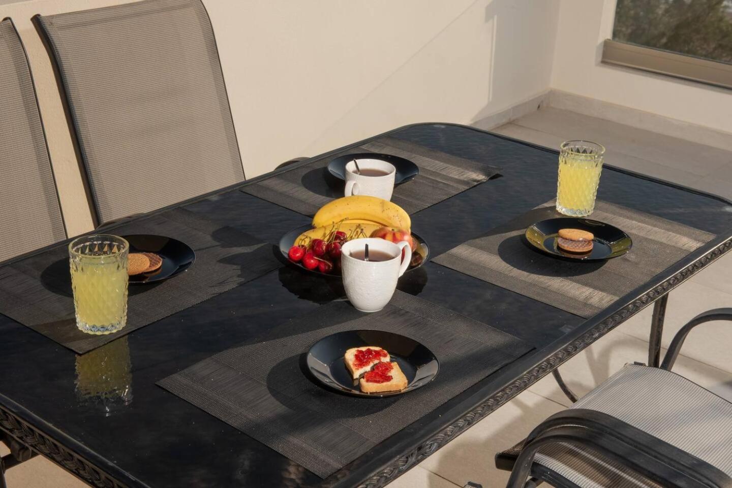 Stella & Eleni Suite With Shared Pool & Open View 칼라마키 외부 사진