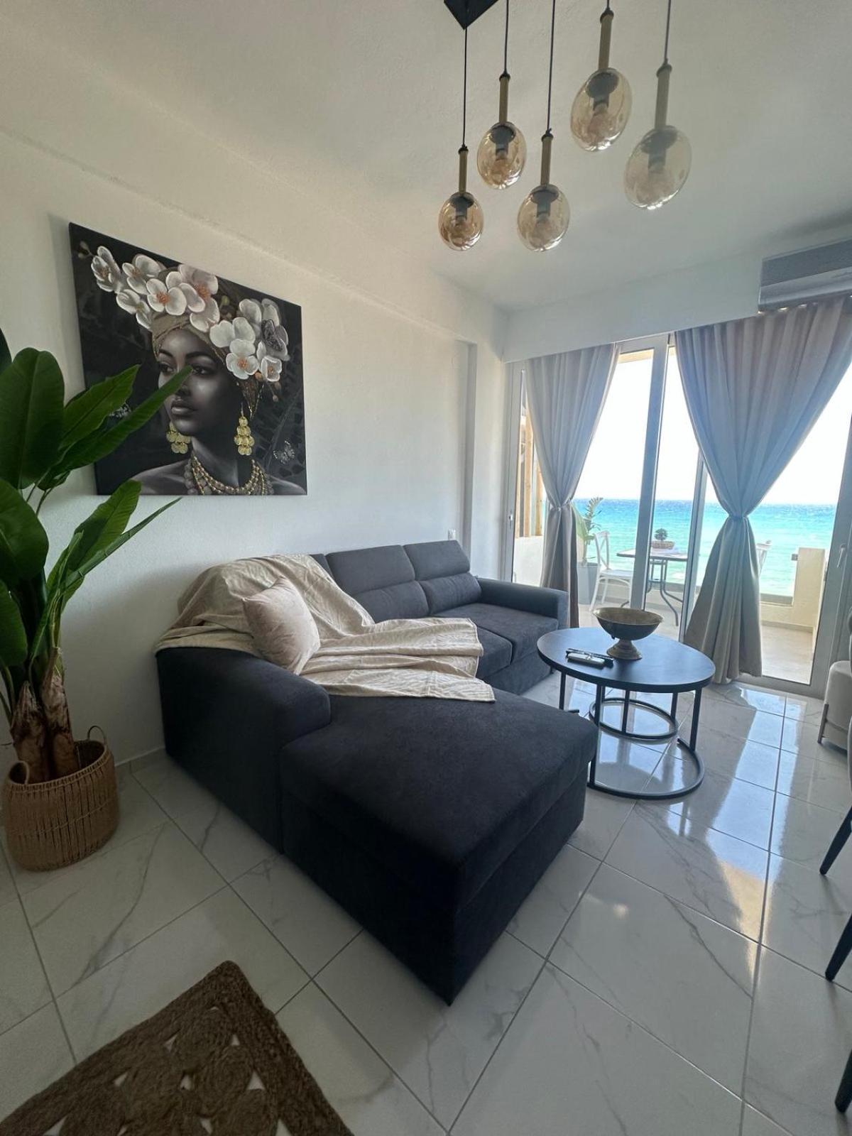Stella & Eleni Suite With Shared Pool & Open View 칼라마키 외부 사진