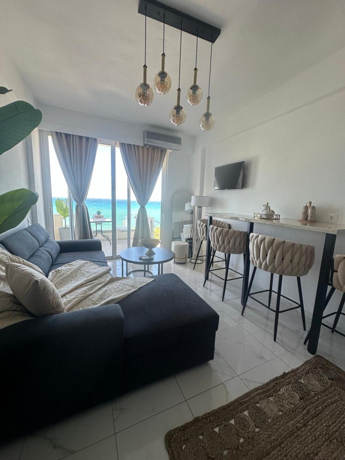 Stella & Eleni Suite With Shared Pool & Open View 칼라마키 외부 사진