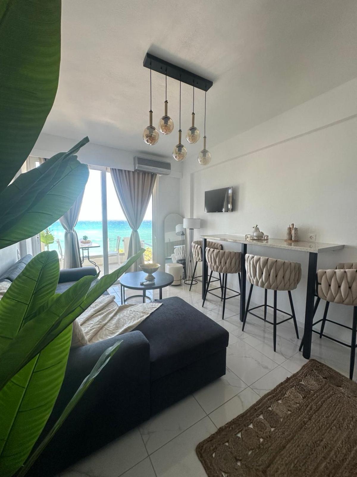 Stella & Eleni Suite With Shared Pool & Open View 칼라마키 외부 사진
