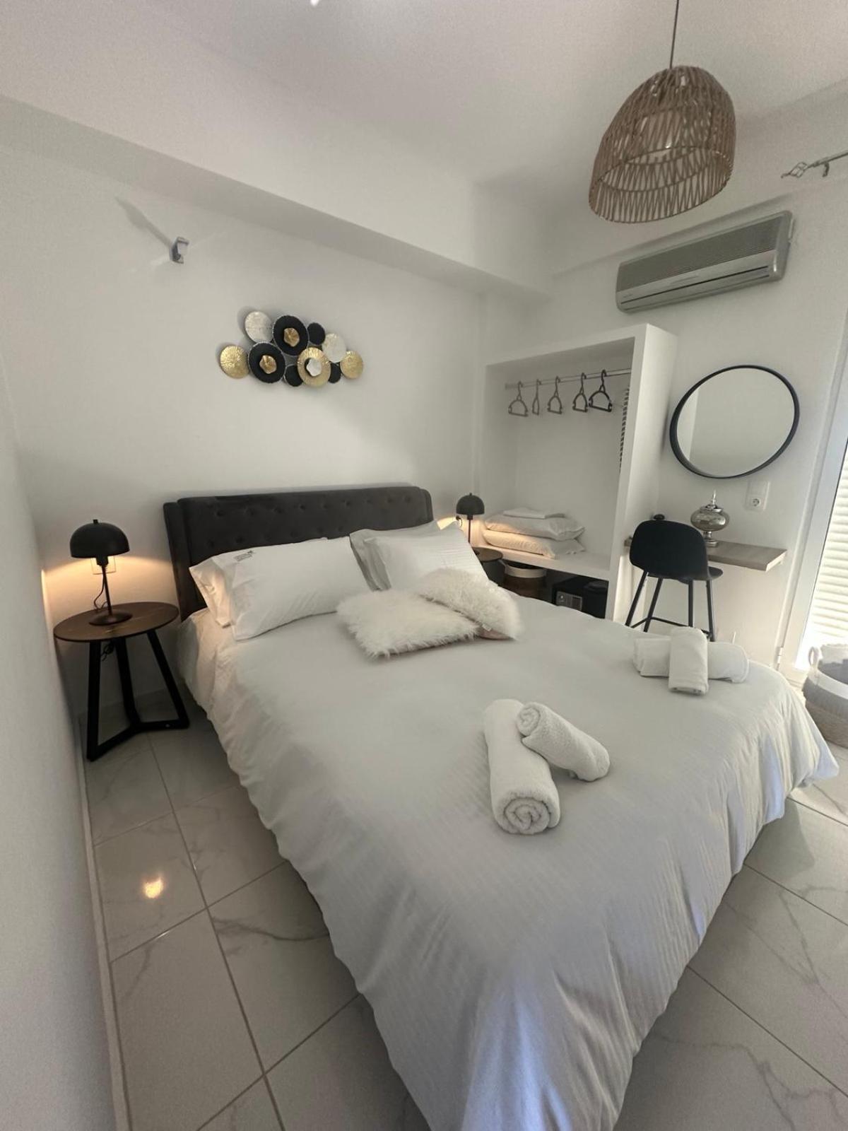 Stella & Eleni Suite With Shared Pool & Open View 칼라마키 외부 사진