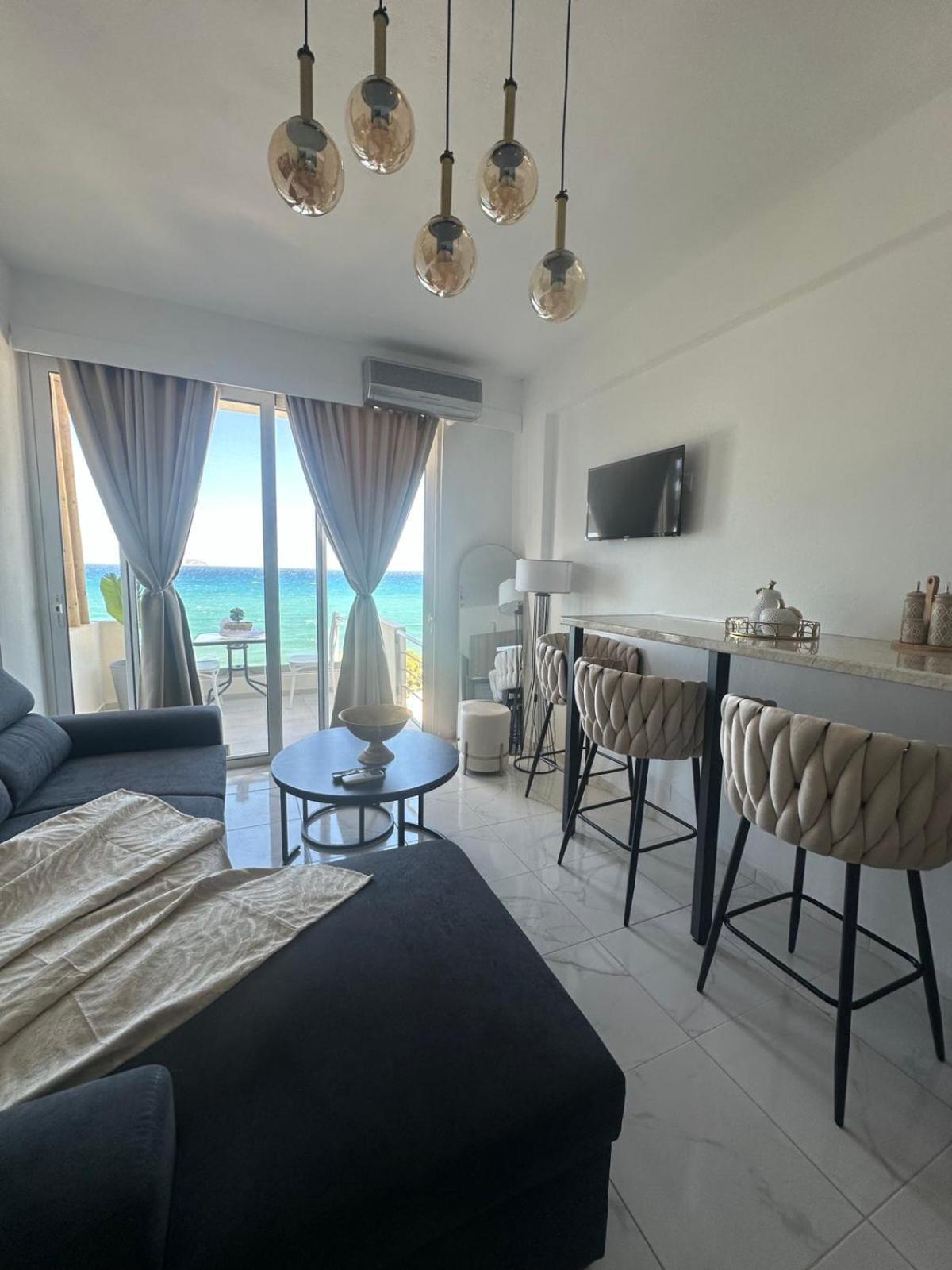 Stella & Eleni Suite With Shared Pool & Open View 칼라마키 외부 사진