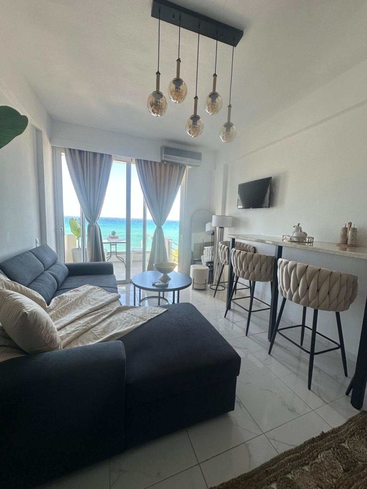 Stella & Eleni Suite With Shared Pool & Open View 칼라마키 외부 사진