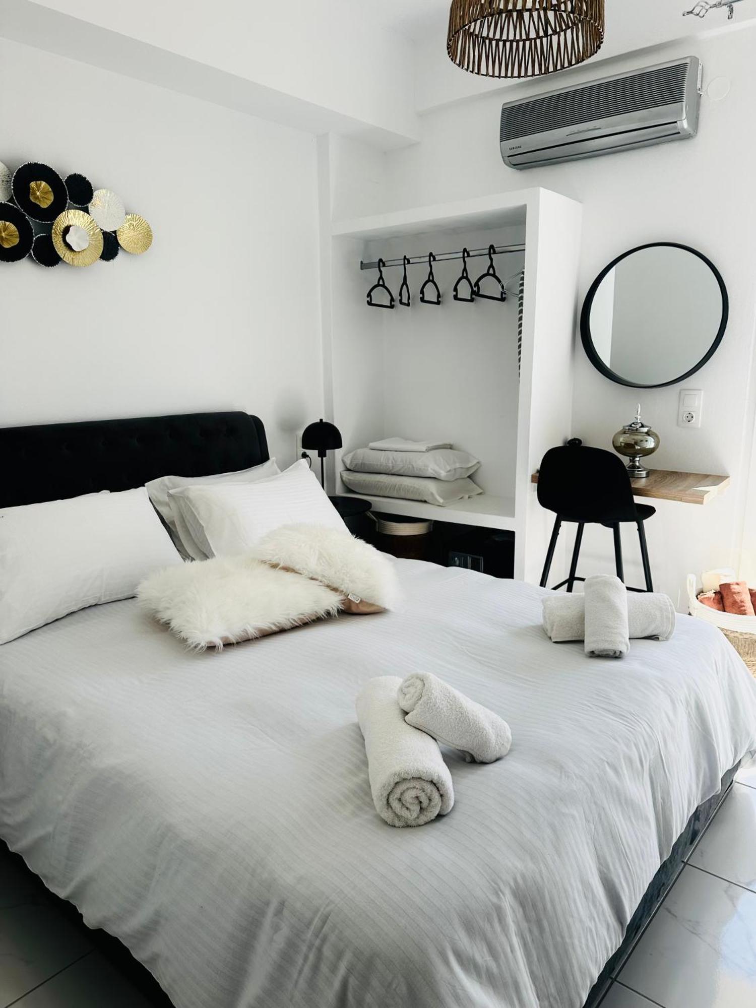 Stella & Eleni Suite With Shared Pool & Open View 칼라마키 외부 사진