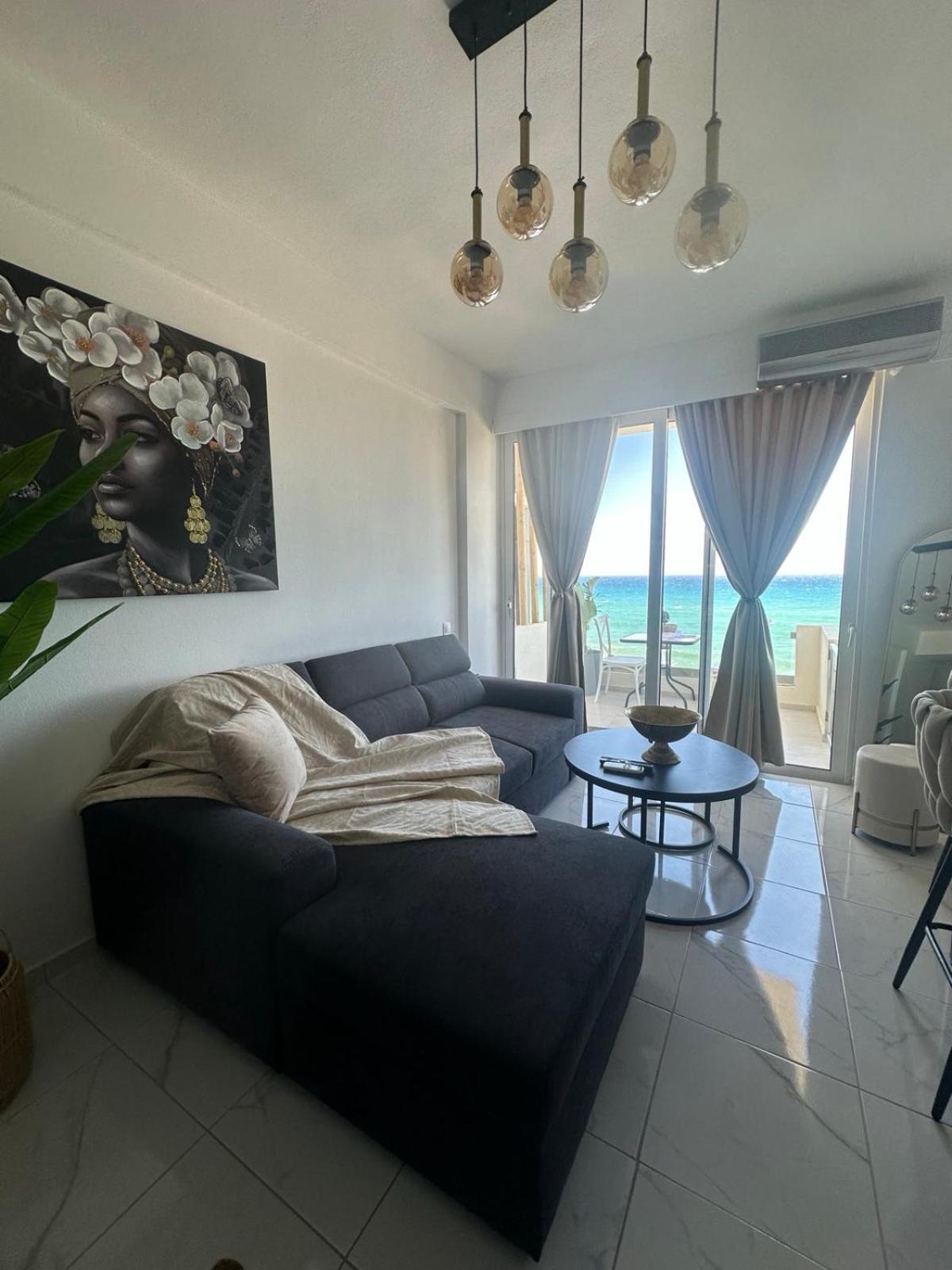 Stella & Eleni Suite With Shared Pool & Open View 칼라마키 외부 사진